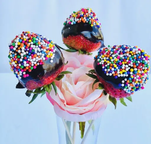 Chocolate-Dipped Strawberries recipe photo 2