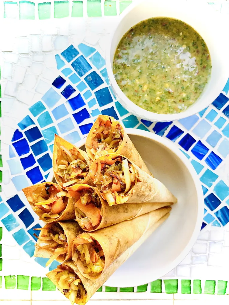 Egg rolls cones